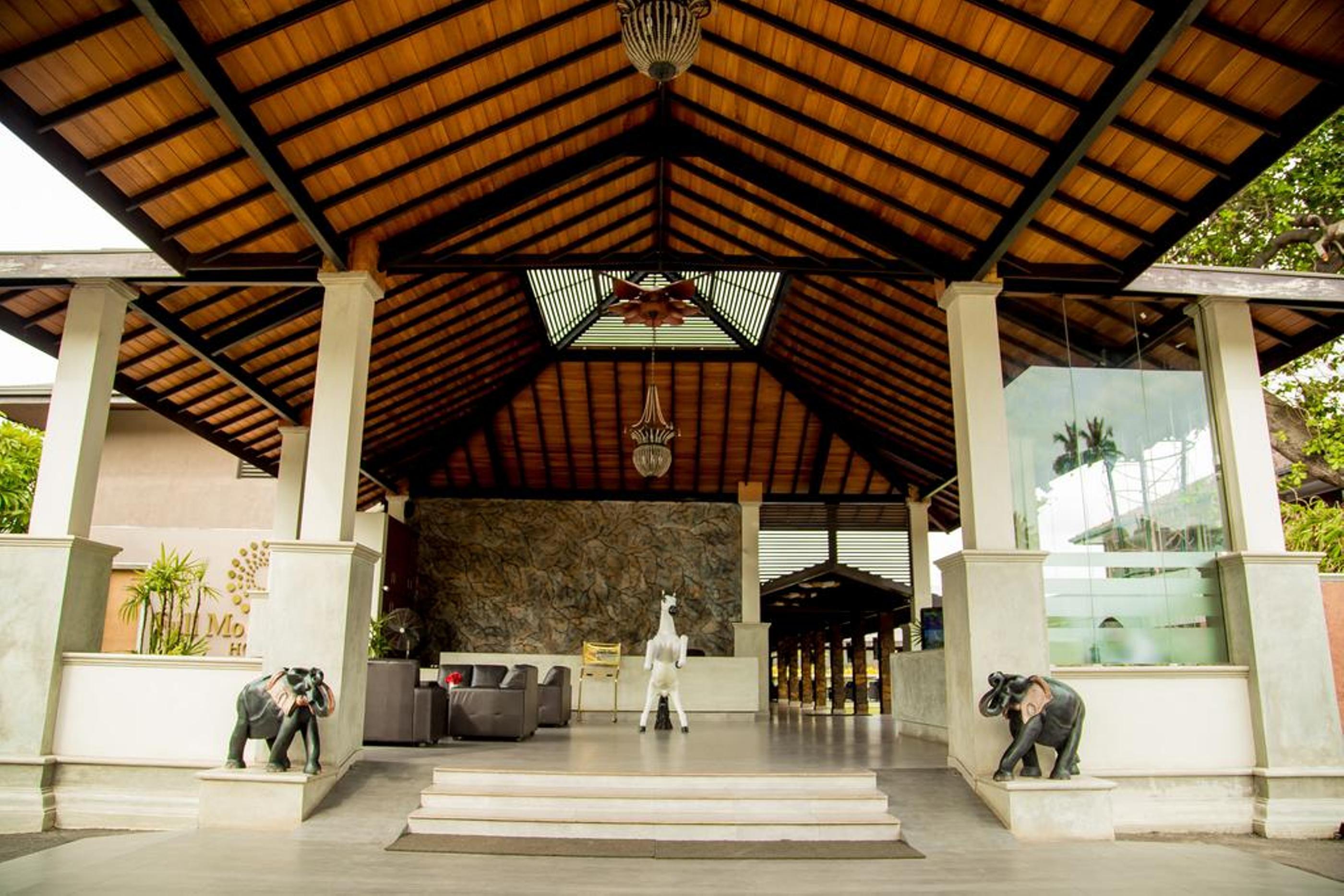 Full Moon Garden Hotel Negombo Bagian luar foto