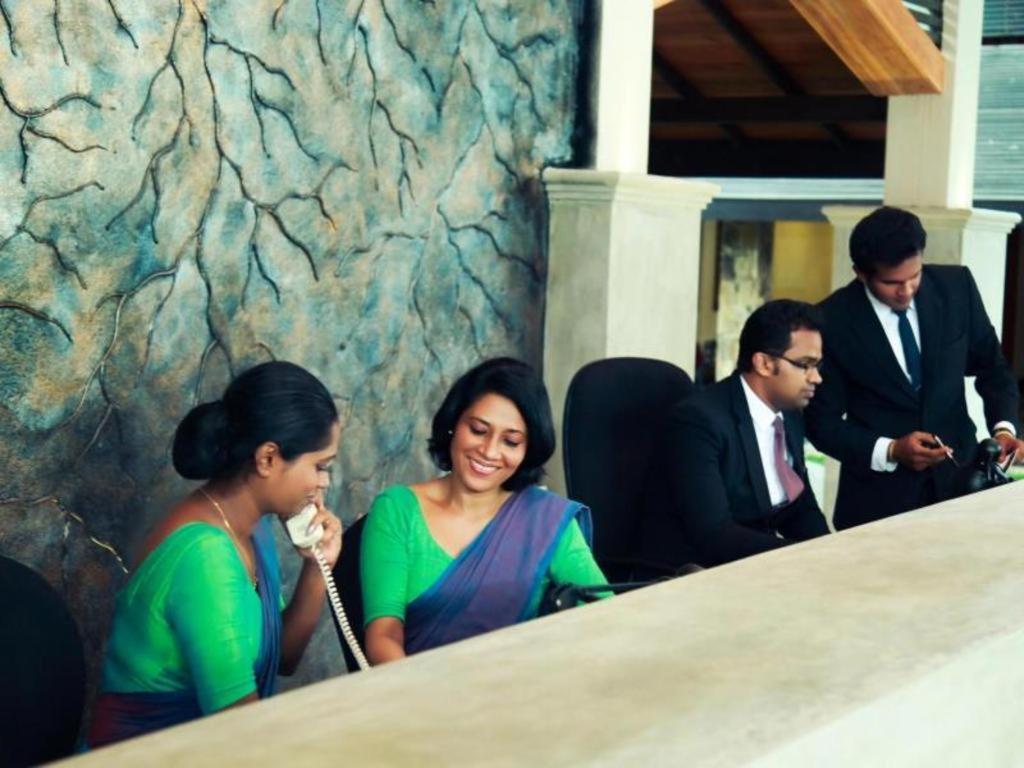 Full Moon Garden Hotel Negombo Bagian luar foto