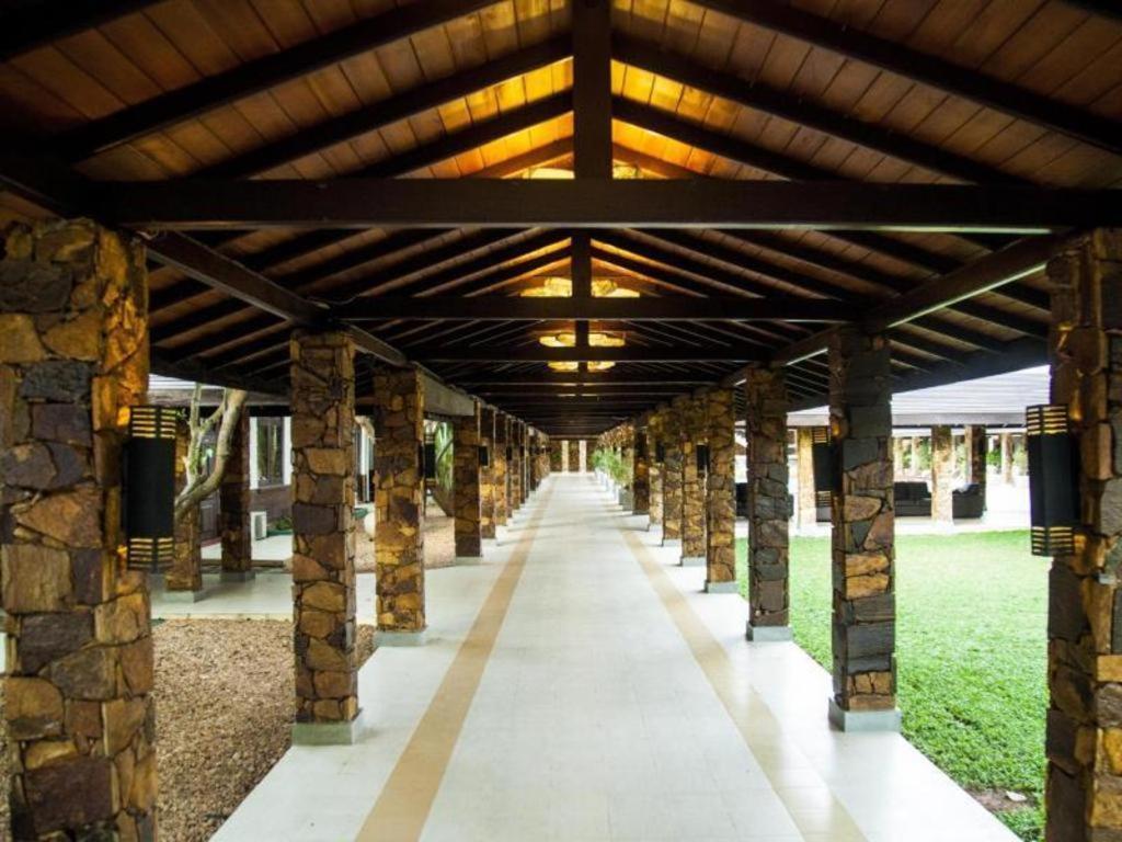 Full Moon Garden Hotel Negombo Bagian luar foto