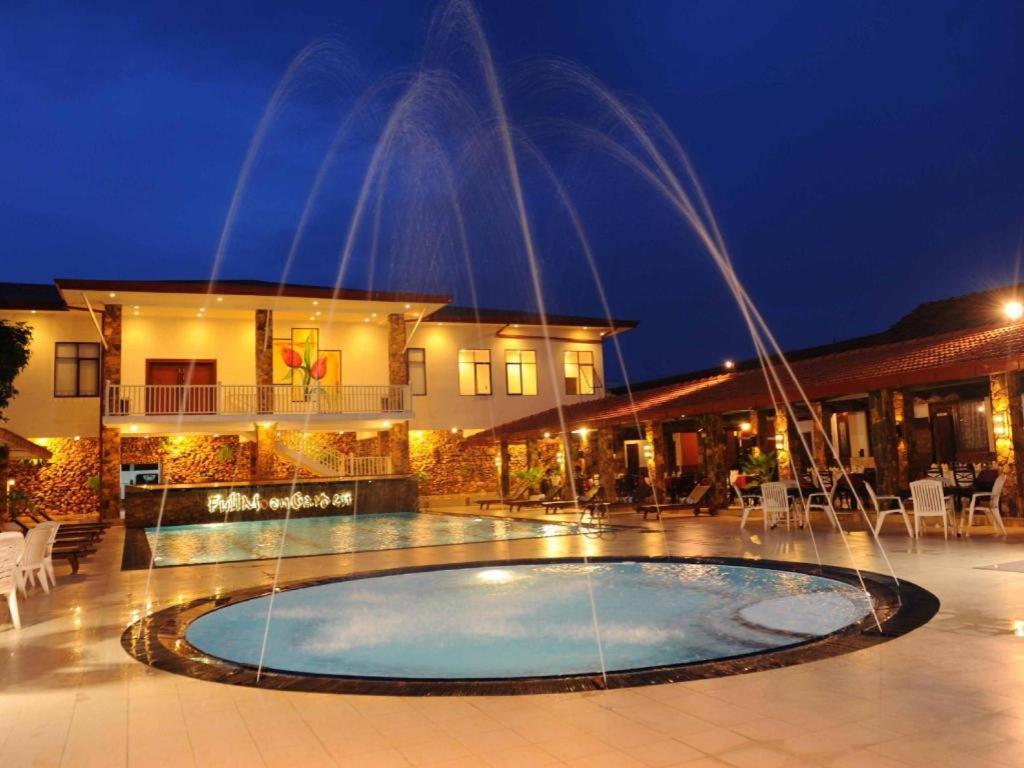 Full Moon Garden Hotel Negombo Bagian luar foto