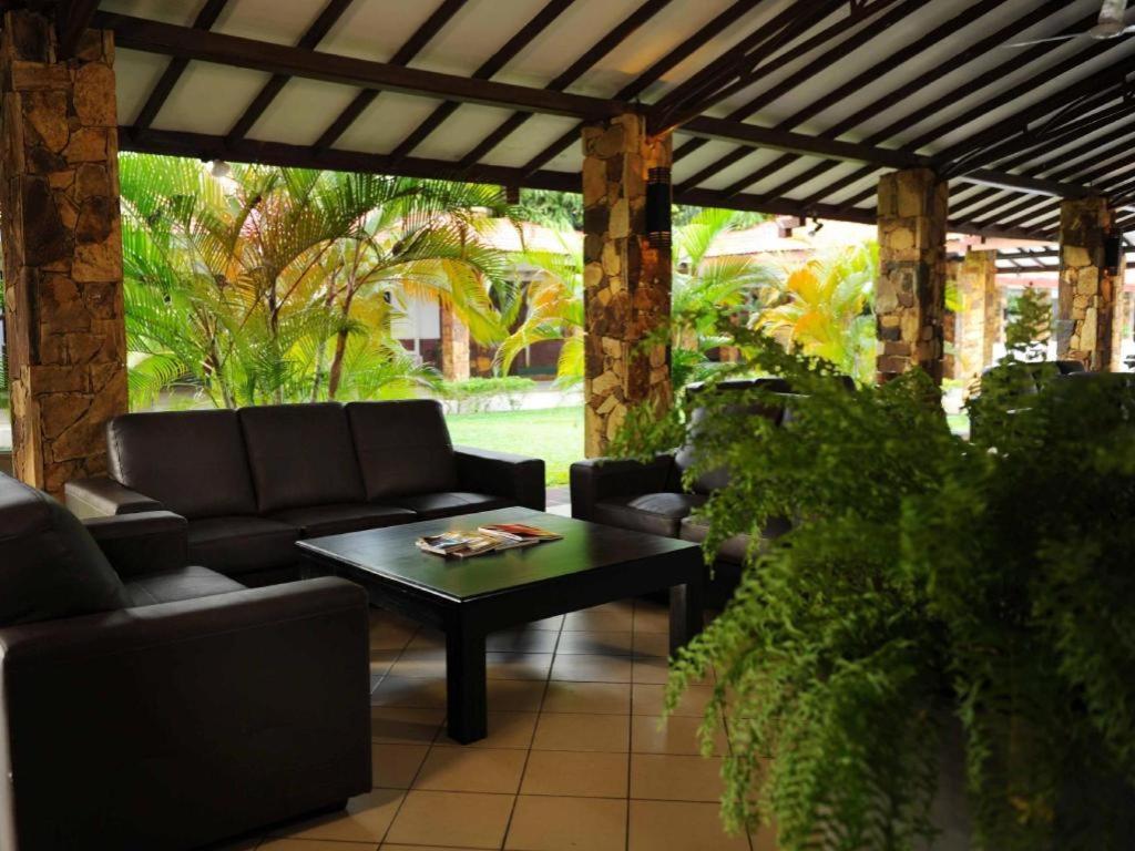 Full Moon Garden Hotel Negombo Bagian luar foto