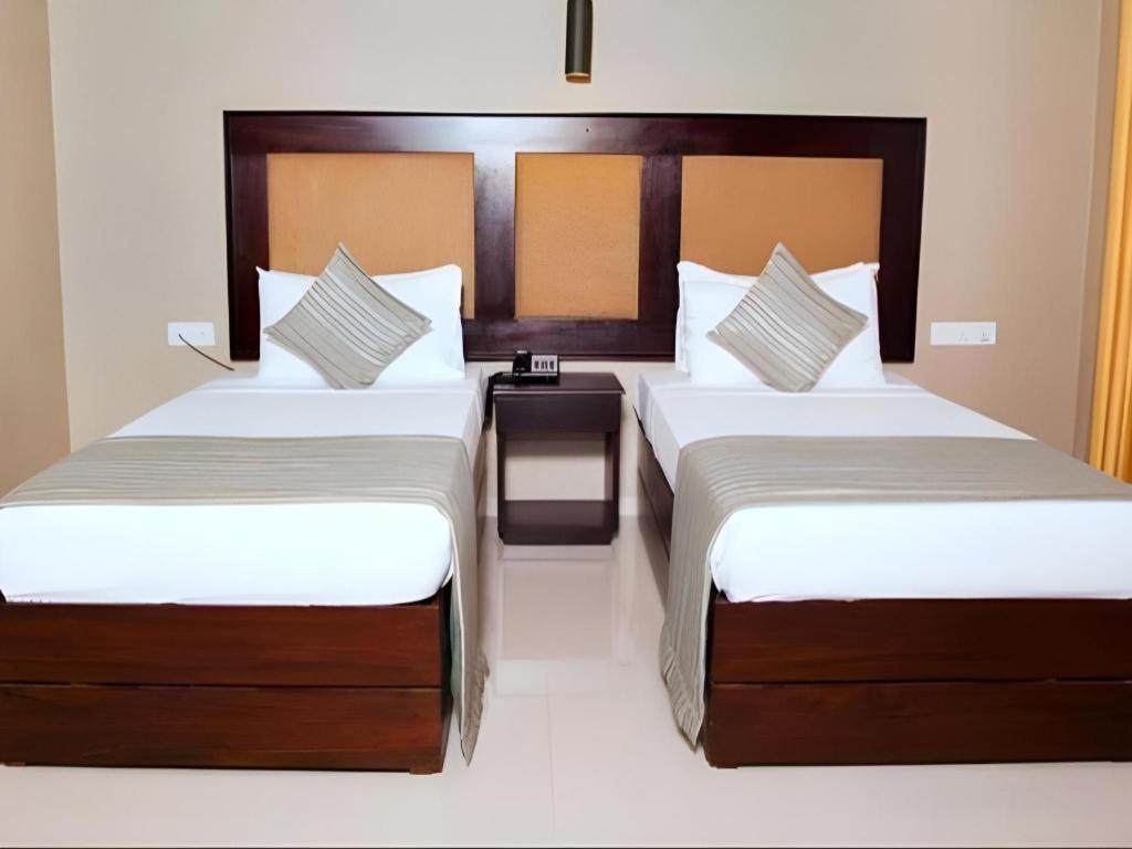 Full Moon Garden Hotel Negombo Bagian luar foto