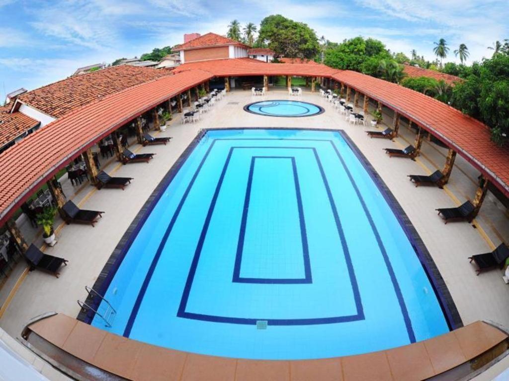 Full Moon Garden Hotel Negombo Bagian luar foto