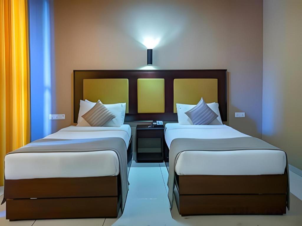 Full Moon Garden Hotel Negombo Bagian luar foto