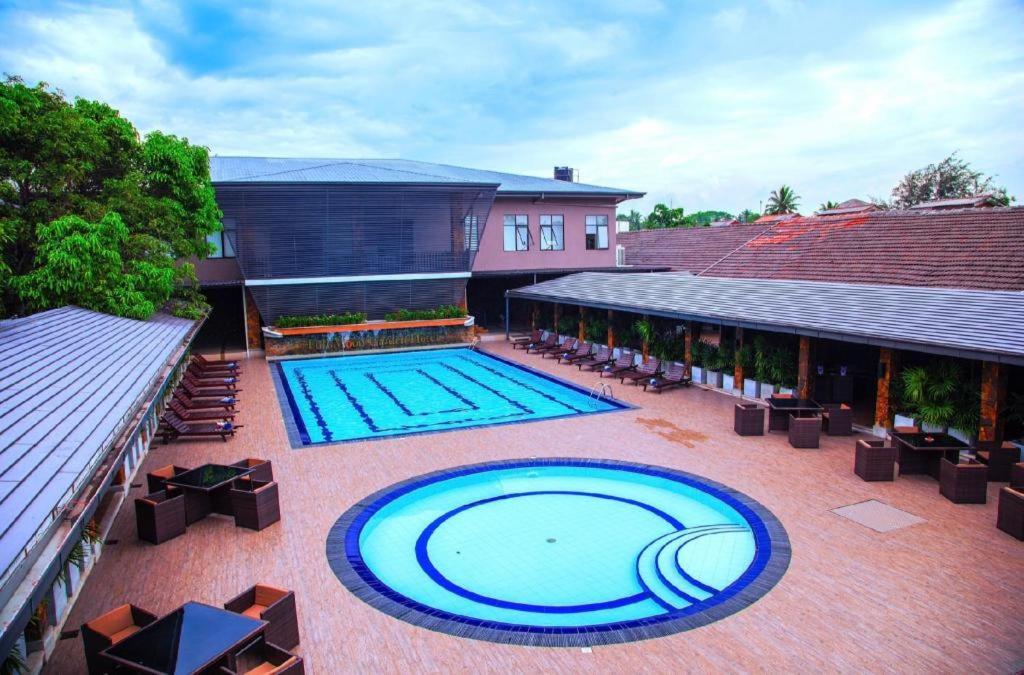 Full Moon Garden Hotel Negombo Bagian luar foto