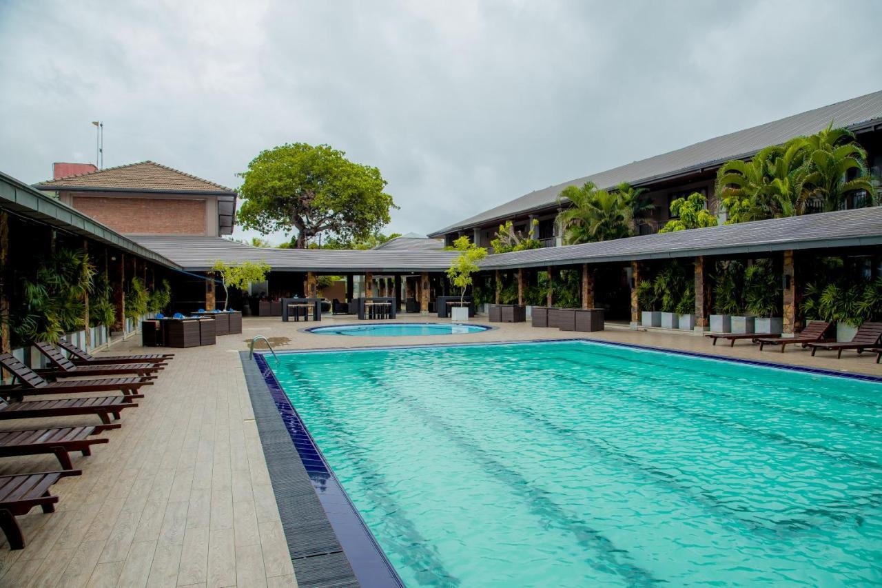 Full Moon Garden Hotel Negombo Bagian luar foto