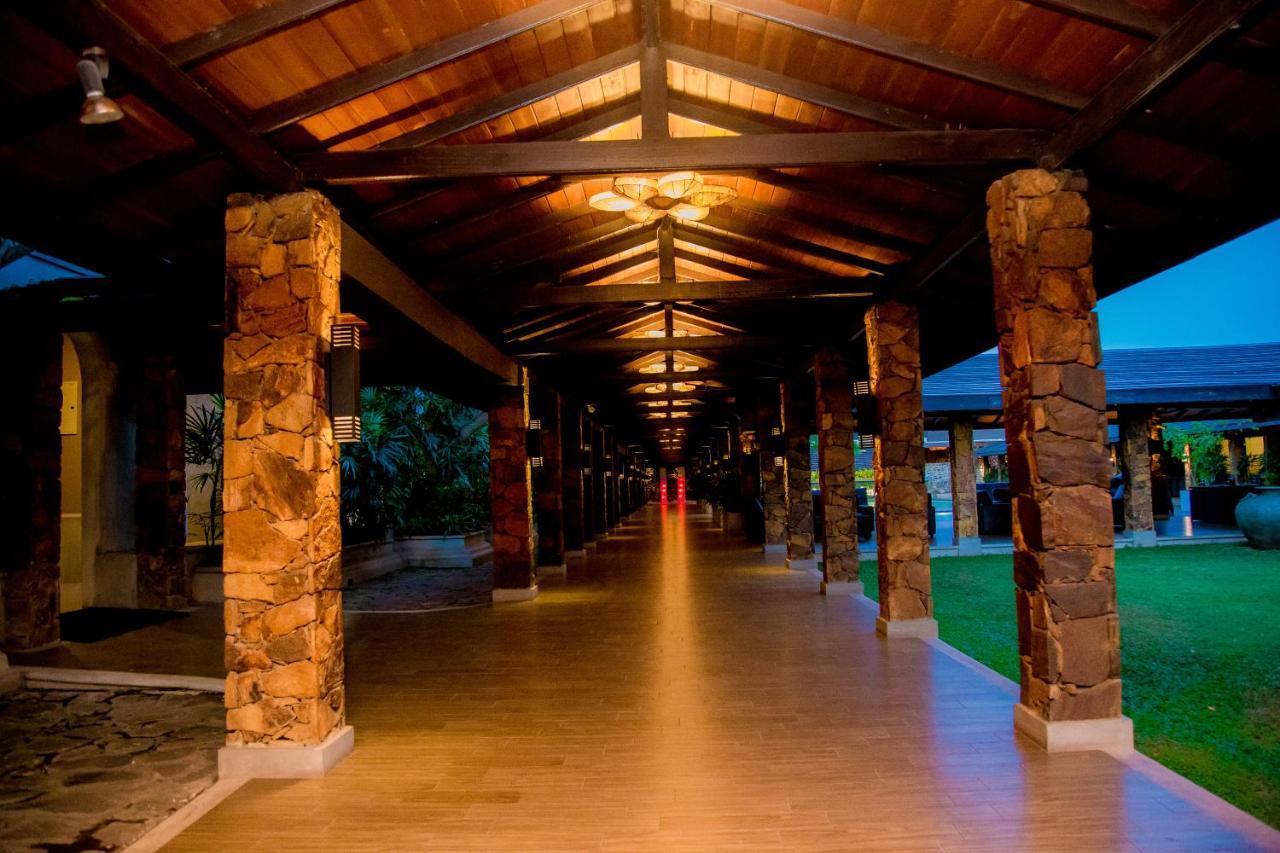 Full Moon Garden Hotel Negombo Bagian luar foto