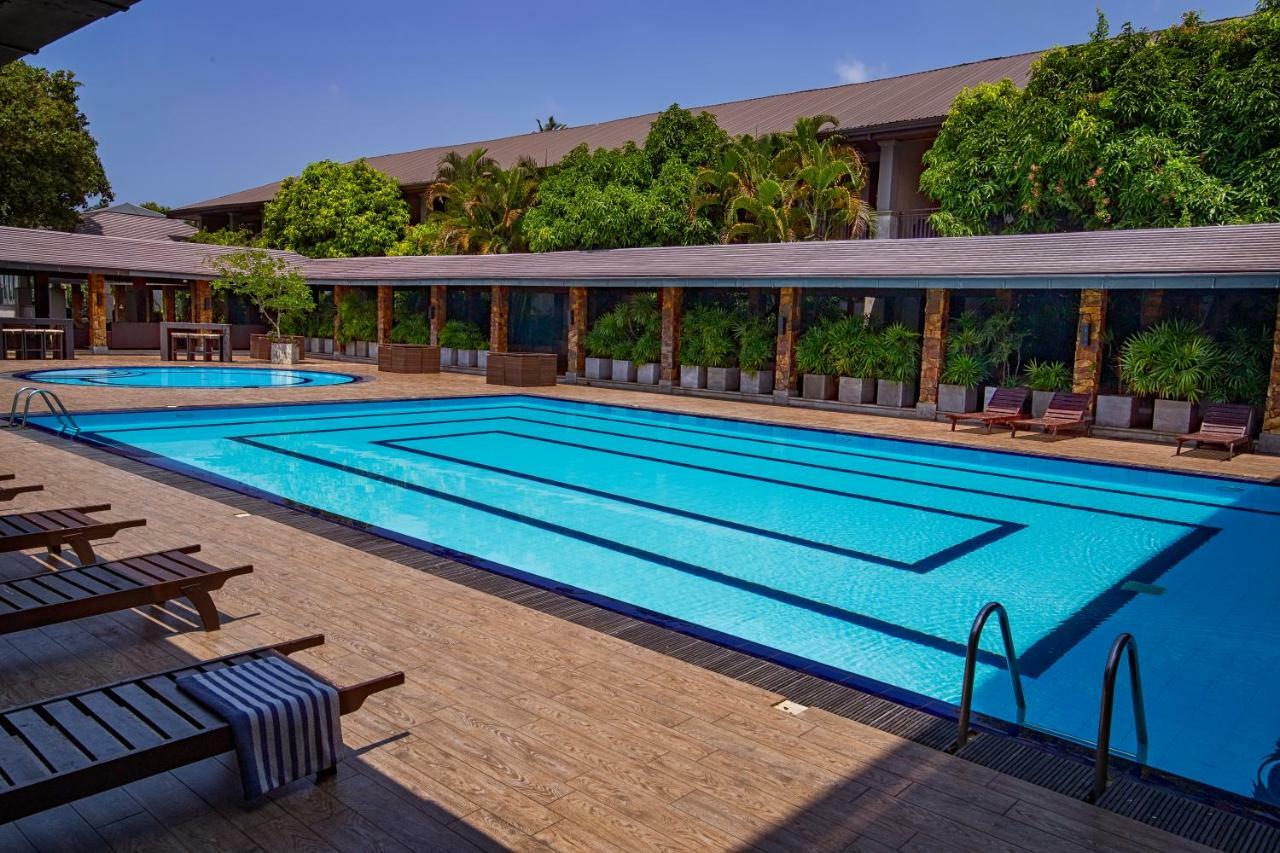 Full Moon Garden Hotel Negombo Bagian luar foto
